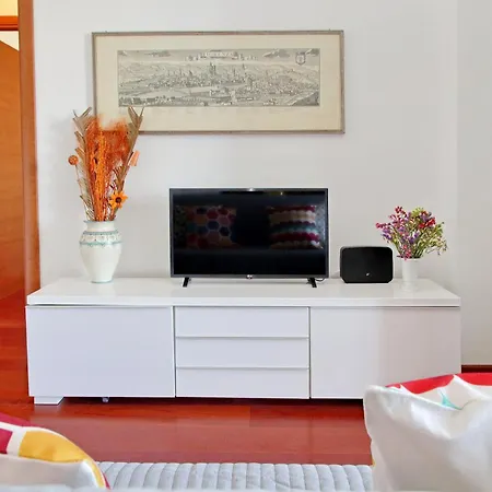 Ych-modern Flat With Terrace Near Eataly Daire