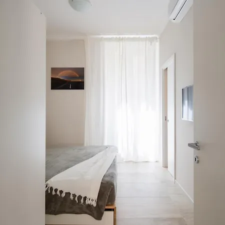 Lucrezio In *