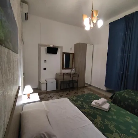 Anas Πανσιόν *