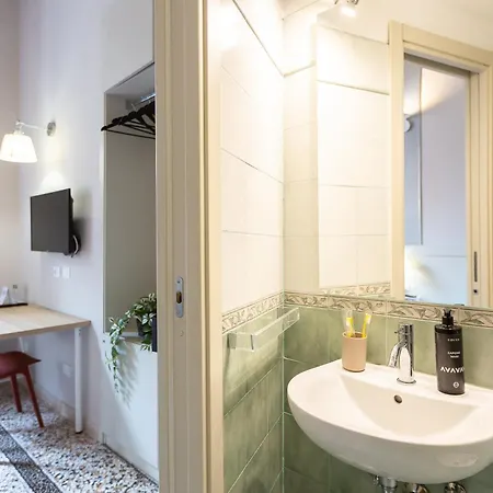 Iron Cityaus Termini Guest house