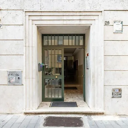 Stracult House Suggestive And Vintage-pop Apartment