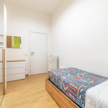 Cozy - Metro Garbatella & Wi-fi Guest house