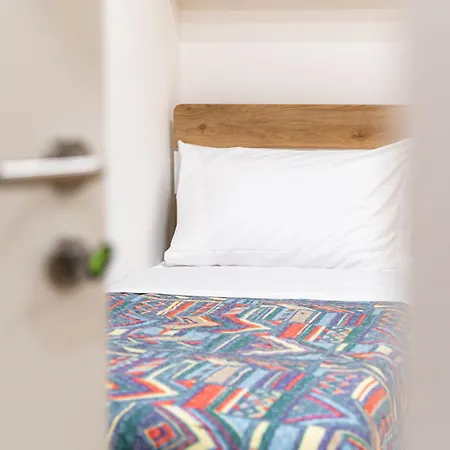 Guest house Cozy - Metro Garbatella & Wi-fi
