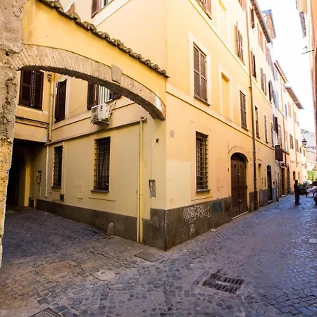 Campo De Fiori Apartment *