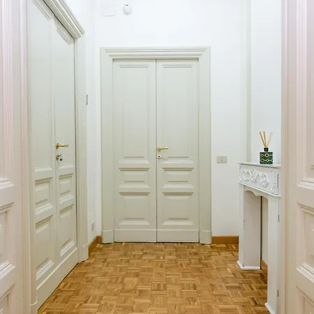Domus Lilium Apartment *
