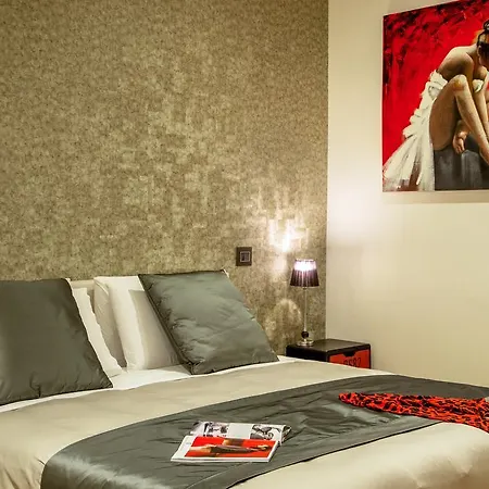 Vatican Luxury 50 Bed & Breakfast *