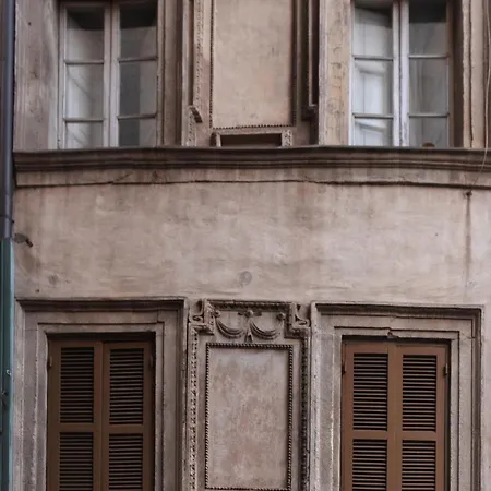 Apartment Modern Pied A Terre Near Piazza Navona *