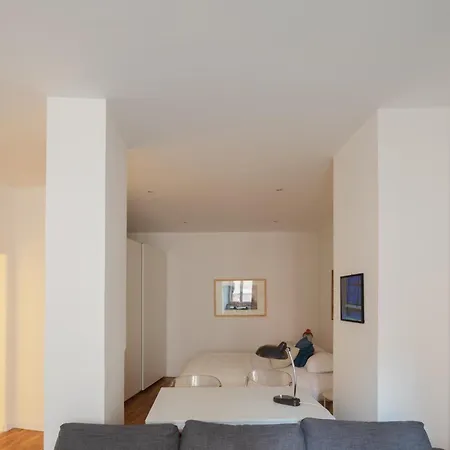 Modern Pied A Terre Near Piazza Navona *