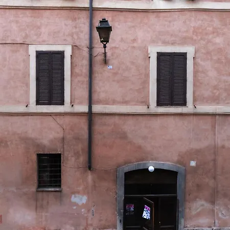 Modern Pied A Terre Near Piazza Navona Apartment *