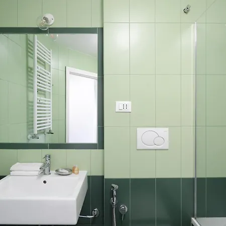 Modern Pied A Terre Near Piazza Navona *