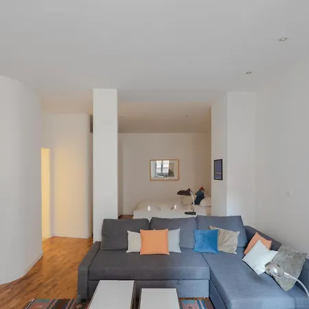 Modern Pied A Terre Near Piazza Navona Apartment