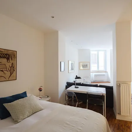 Modern Pied A Terre Near Piazza Navona Apartment Rome