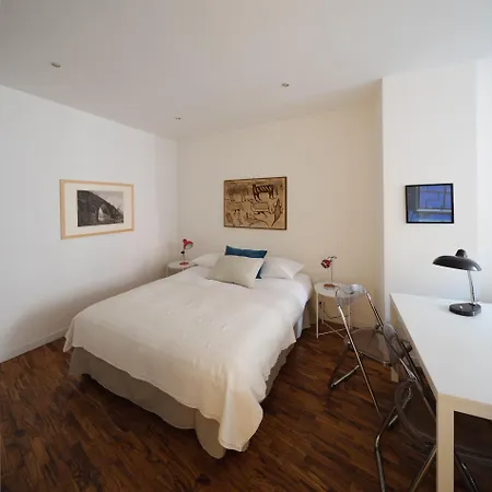Apartment Modern Pied A Terre Near Piazza Navona