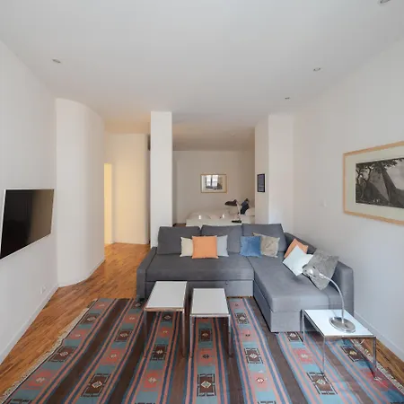 Apartment Modern Pied A Terre Near Piazza Navona Rome