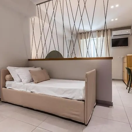 Dafne Speciale, Elegante Con Balcone Appartamento Roma