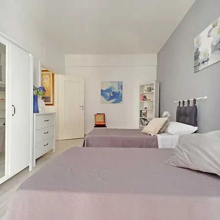 Victoria Apartment