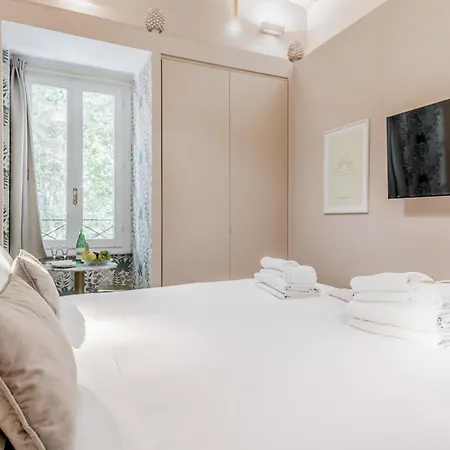 Queen Of Luxury * Rome