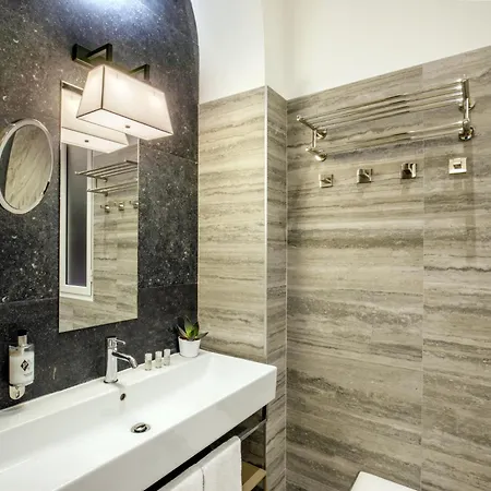 Aenea Oda ve Kahvaltı Roma