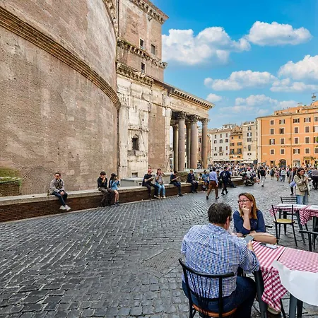 Deluxe Pantheon Rome