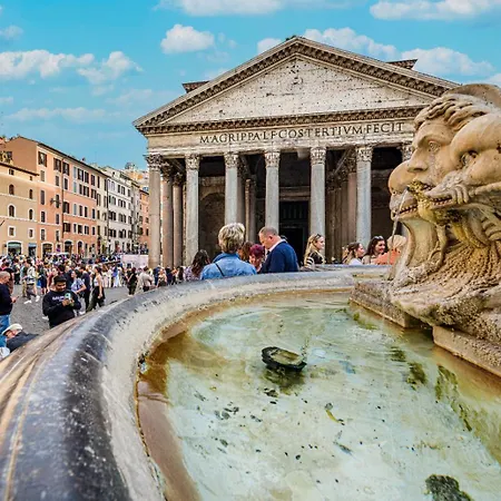 Deluxe Pantheon Apartment
