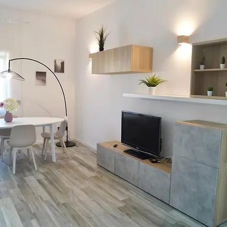Ottavia Station Apartment *
