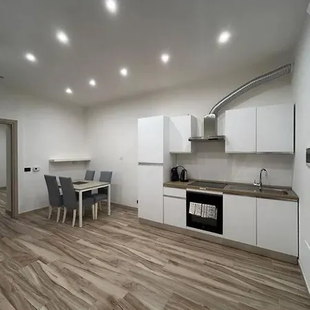 Apartment 6 Posti Letto