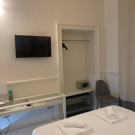 Arts & Guest house *