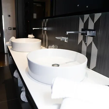 Divina Luxury Hotel 4*