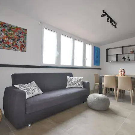 Nisus Apartment, Prestigioso *