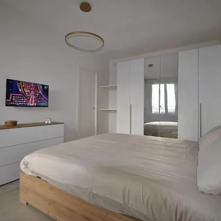 Nisus Apartment, Prestigioso