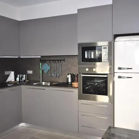 Nisus Apartment, Prestigioso