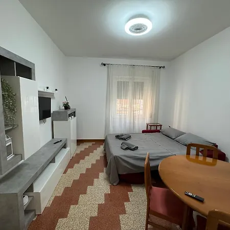 Silihome, Trastevere, Piazza Della Radio Roma