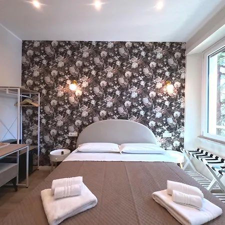 Aurelia Garden Bed & Breakfast 3*