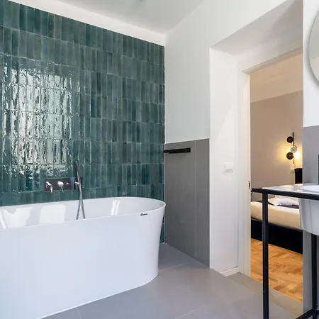Carrara 24 Rome