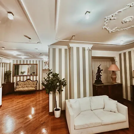 Residenza Tritone Luxury Trevi Fountain *