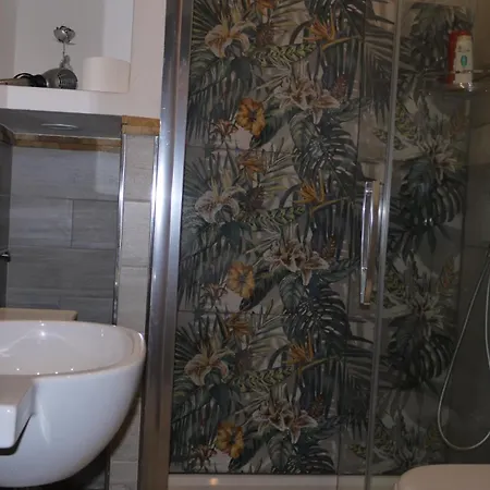 Charming With 3 Bedrooms Apartment *