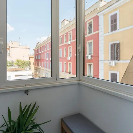 Half Palace, Relaxing In San Lorenzo Rome