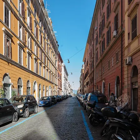 Half Palace, Relaxing In San Lorenzo Rome