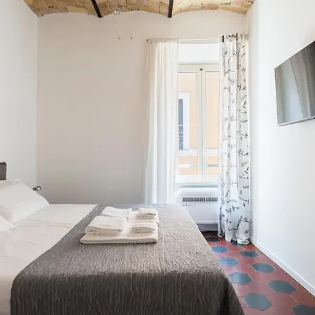 Half Palace, Relaxing In San Lorenzo Rome