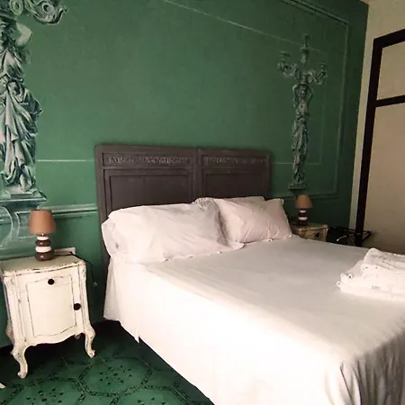 Gregory Place Fine Vatican Bed & Breakfast 2*