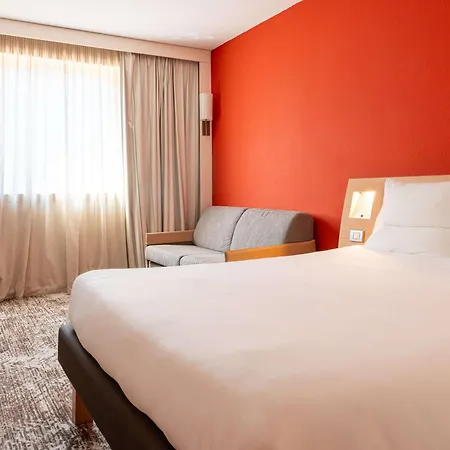 Hotel Novotel Est 4*