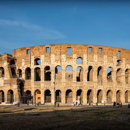 A Bridge To The Coliseum Rom