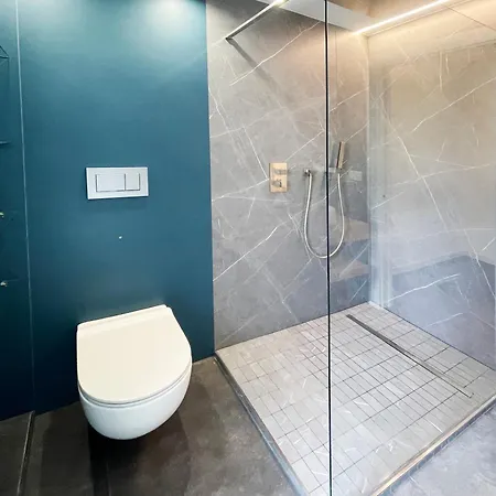 Ada Luxury * Roma