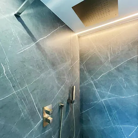 Ada Luxury * Roma