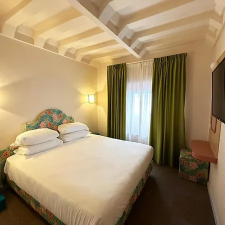 Cortina Otel Roma