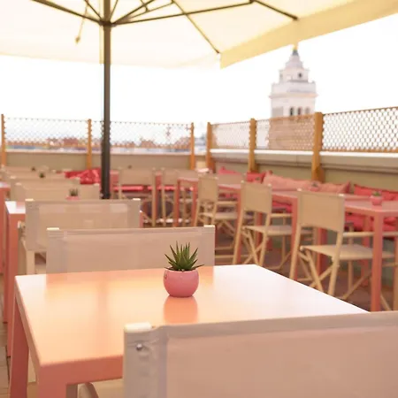 Moderno Hotel