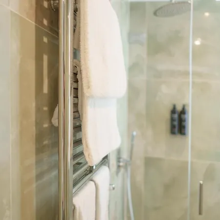 Moderno Hotel 4*