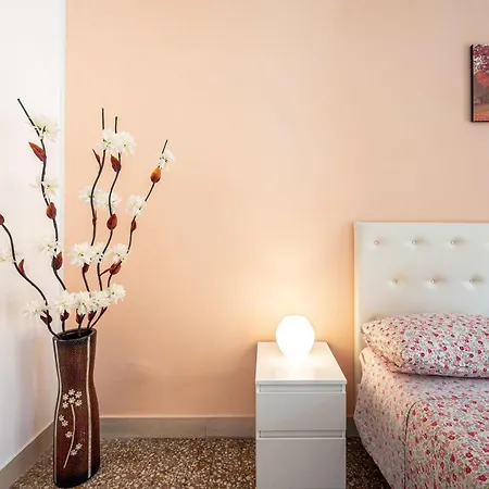 Caracciolo - Metro San Giovanni Apartment