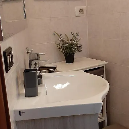Alecatia 2 Apartment