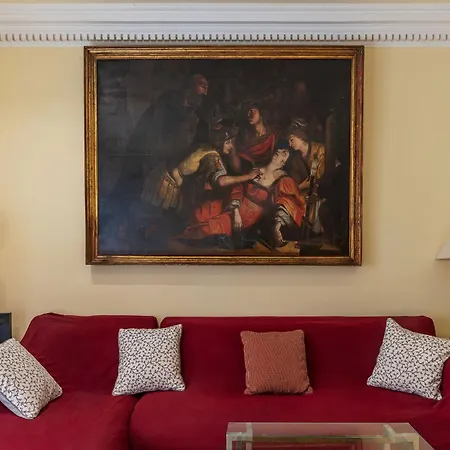 Spanish Steps Deluxe Apartment *